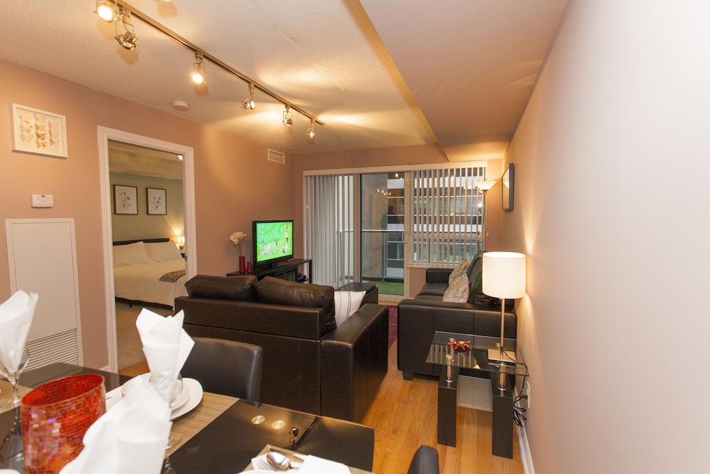 Red Maple Suites - Icon Торонто Екстер'єр фото